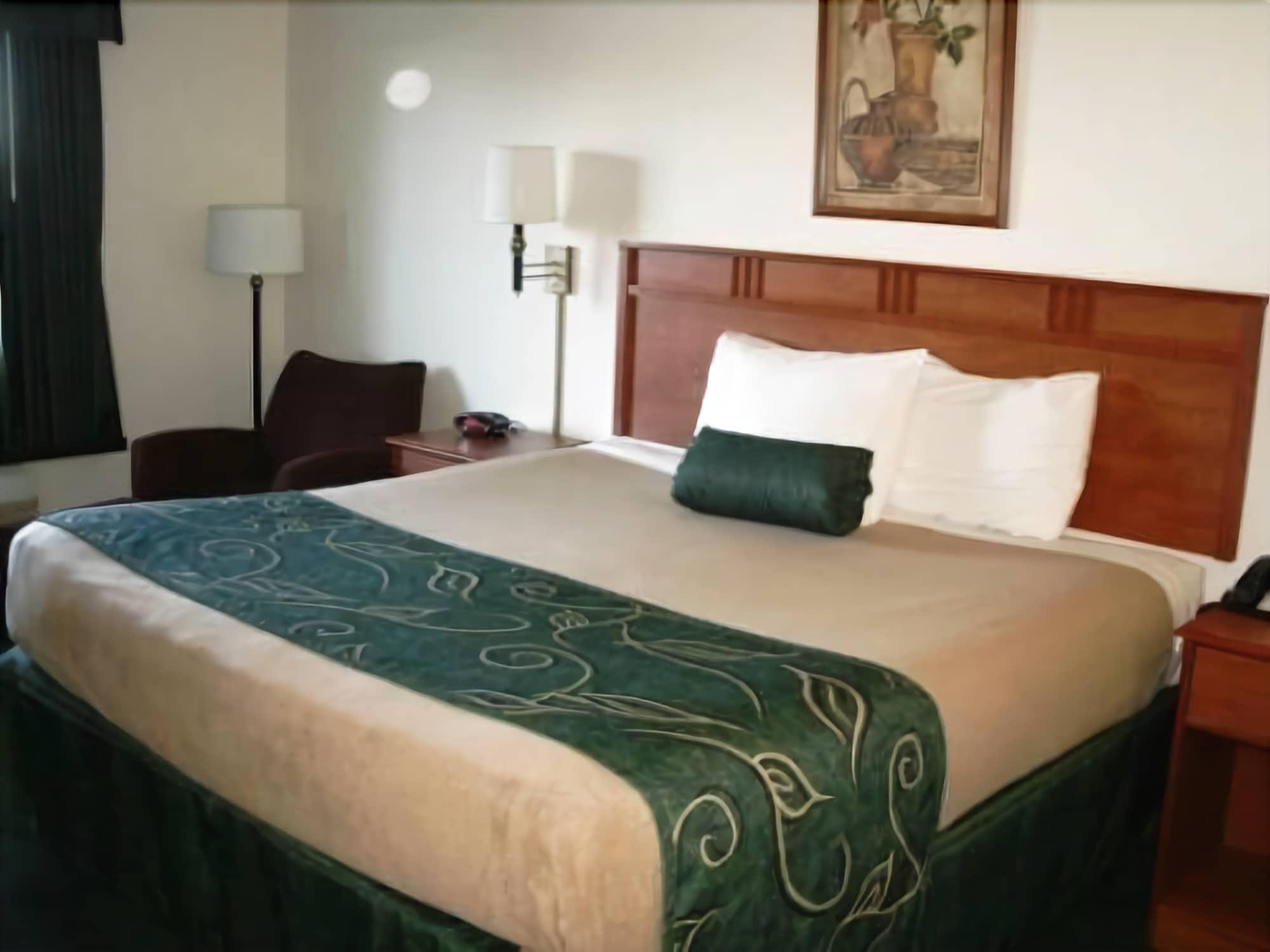 Travelodge By Wyndham Clinton Valley West Court Chambre photo