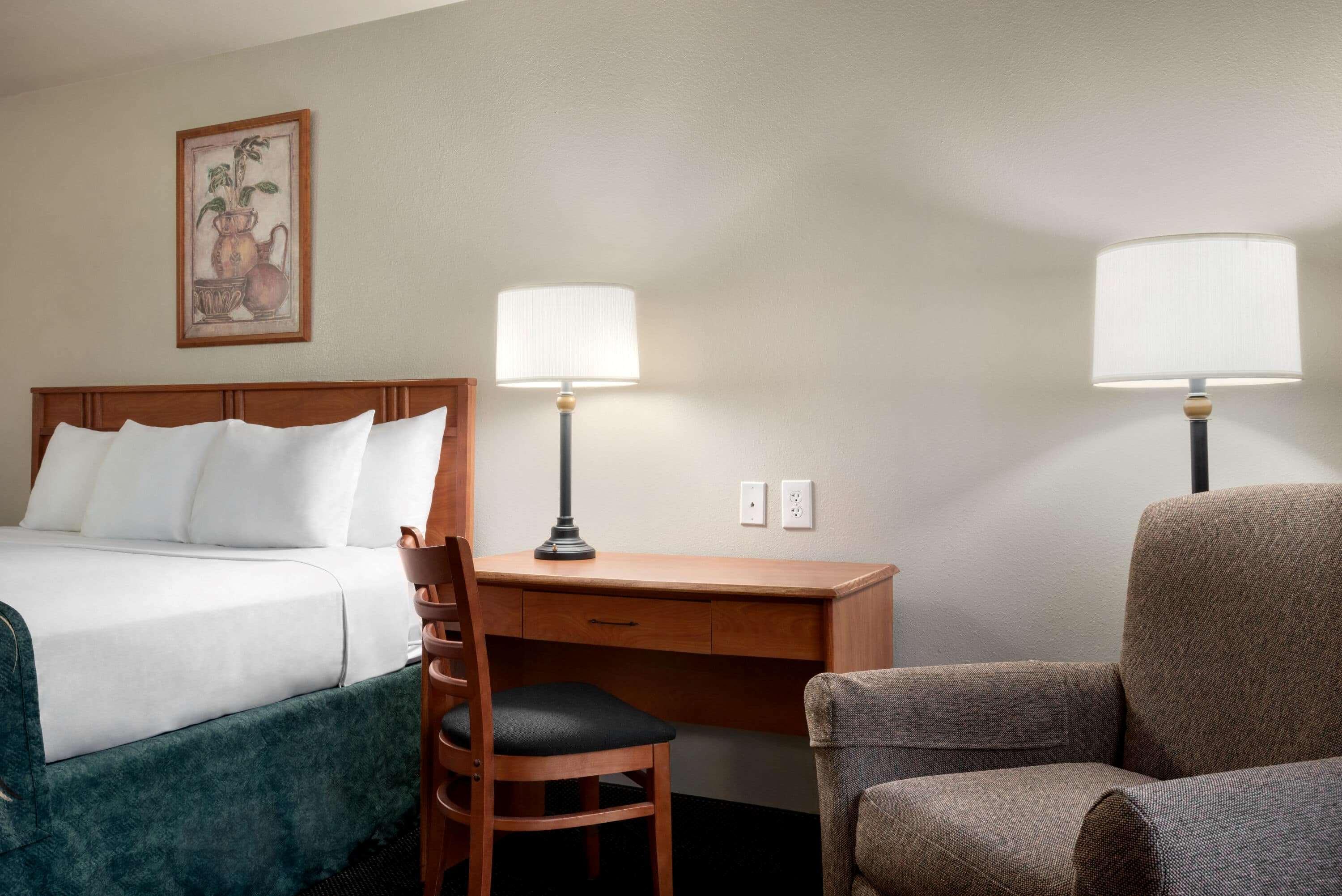 Travelodge By Wyndham Clinton Valley West Court Extérieur photo