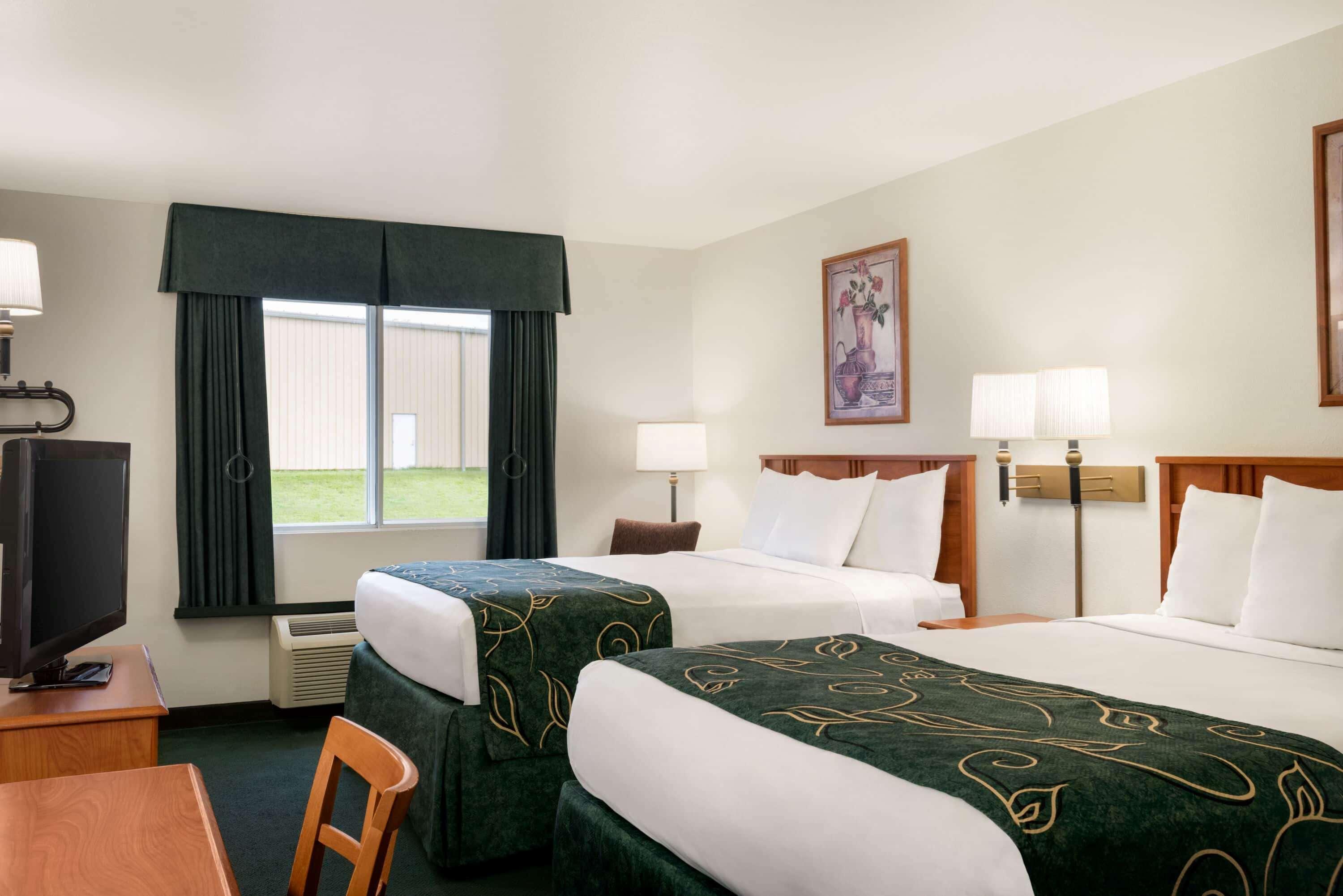 Travelodge By Wyndham Clinton Valley West Court Extérieur photo