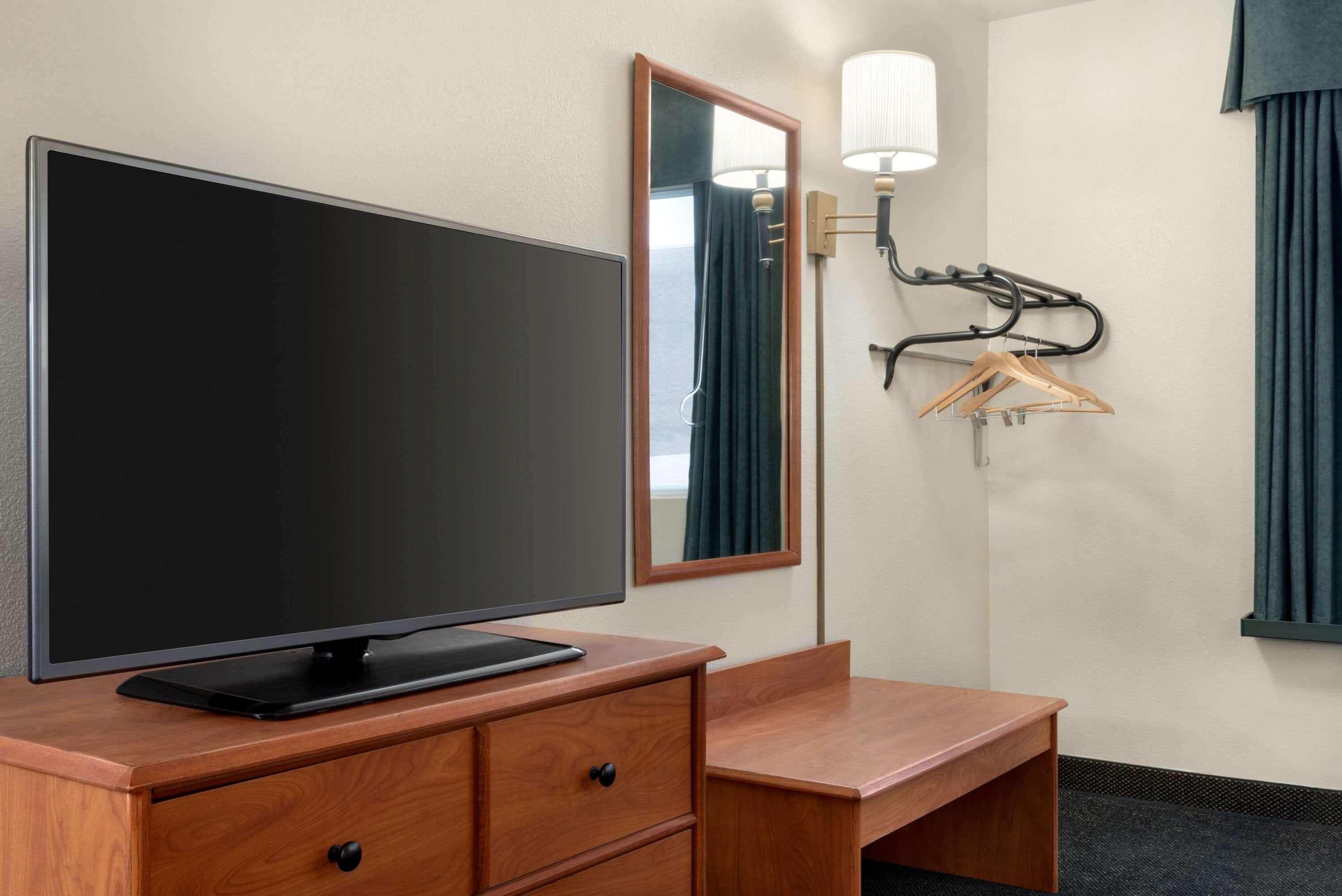 Travelodge By Wyndham Clinton Valley West Court Extérieur photo