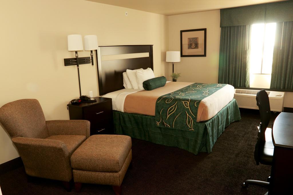 Travelodge By Wyndham Clinton Valley West Court Extérieur photo
